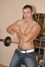 Oily body twink flexing and seducing the viewer