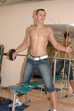 Oily body twink flexing and seducing the viewer