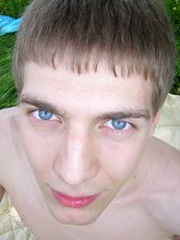 Blue-eyed twink blowing kisses after blowing his load