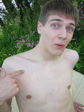 Blue-eyed twink blowing kisses after blowing his load