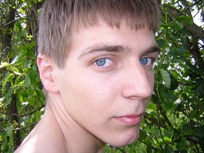 Blue-eyed twink nudist shows his cock in the forest