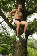 Perky booty twink shamelessly posing outdoors