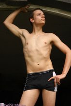 Perky booty twink shamelessly posing outdoors