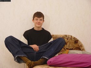 Leggy twink doing headstands while completely and totally naked