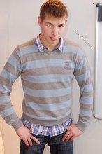 Blond-haired twink showing his muscles and sexy bulge for you