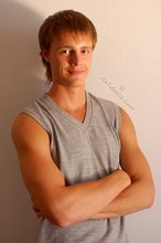 Blond-haired guy showing his armpits and muscular arms