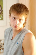 Blond-haired guy showing his armpits and muscular arms