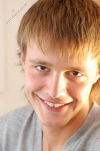 Blond-haired guy showing his armpits and muscular arms