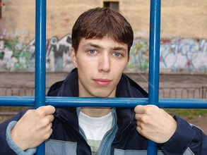 Blue-eyed twink showing that body of his while on the streets of Russia
