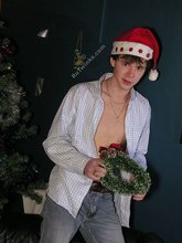 Shredded twink shows off his abs and looks hot in the process
