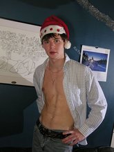 Shredded twink shows off his abs and looks hot in the process