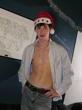 Shredded twink shows off his abs and looks hot in the process