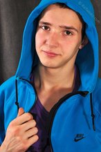 Dude in a sexy hoodie shows off h is soles and ass on camera