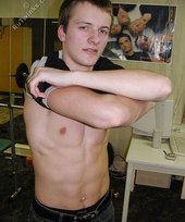 Jacked-up twink wants to pump some more iron