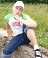 Baseball cap and jorts-wearing twink posing outdoors