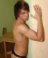 Long-haired twink exposing his sexy hands and feet