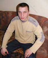 Lovely-looking twink lifts up his shirt to expose that bod