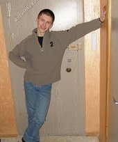 Twink with a winning smile welcomes you (gay XXX)