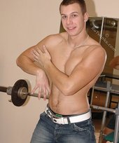 Oily body twink flexing and seducing the viewer