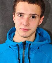 Shredded twink showing his delicious bulge in an HQ gallery