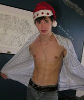 Shredded twink shows off his abs and looks hot in the process