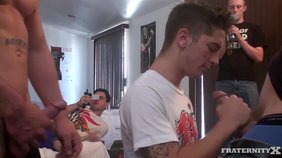 White t-shirt dude gets blow-banged on camera