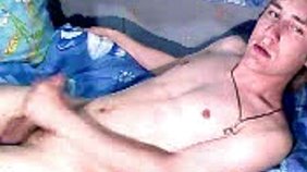 Long-haired twink jerking it on webcamera